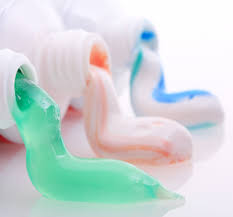 Pasta de dinti poate fi folosita si pentru alte lucruri si nu doar pentru periat dintii, iata care sunt acestea!